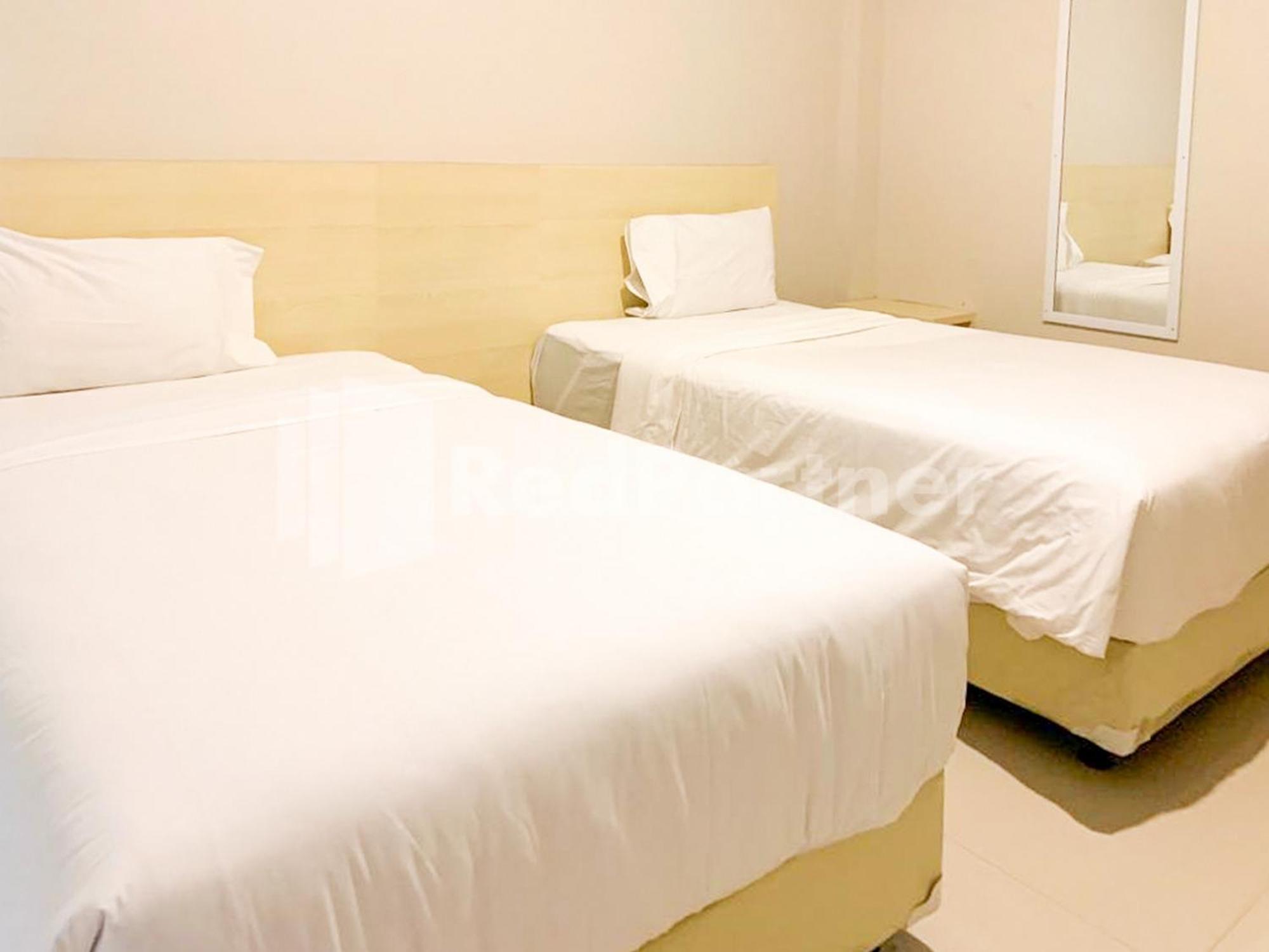 Hotel Andono Near Yia Mitra Reddoorz Temon Exterior photo