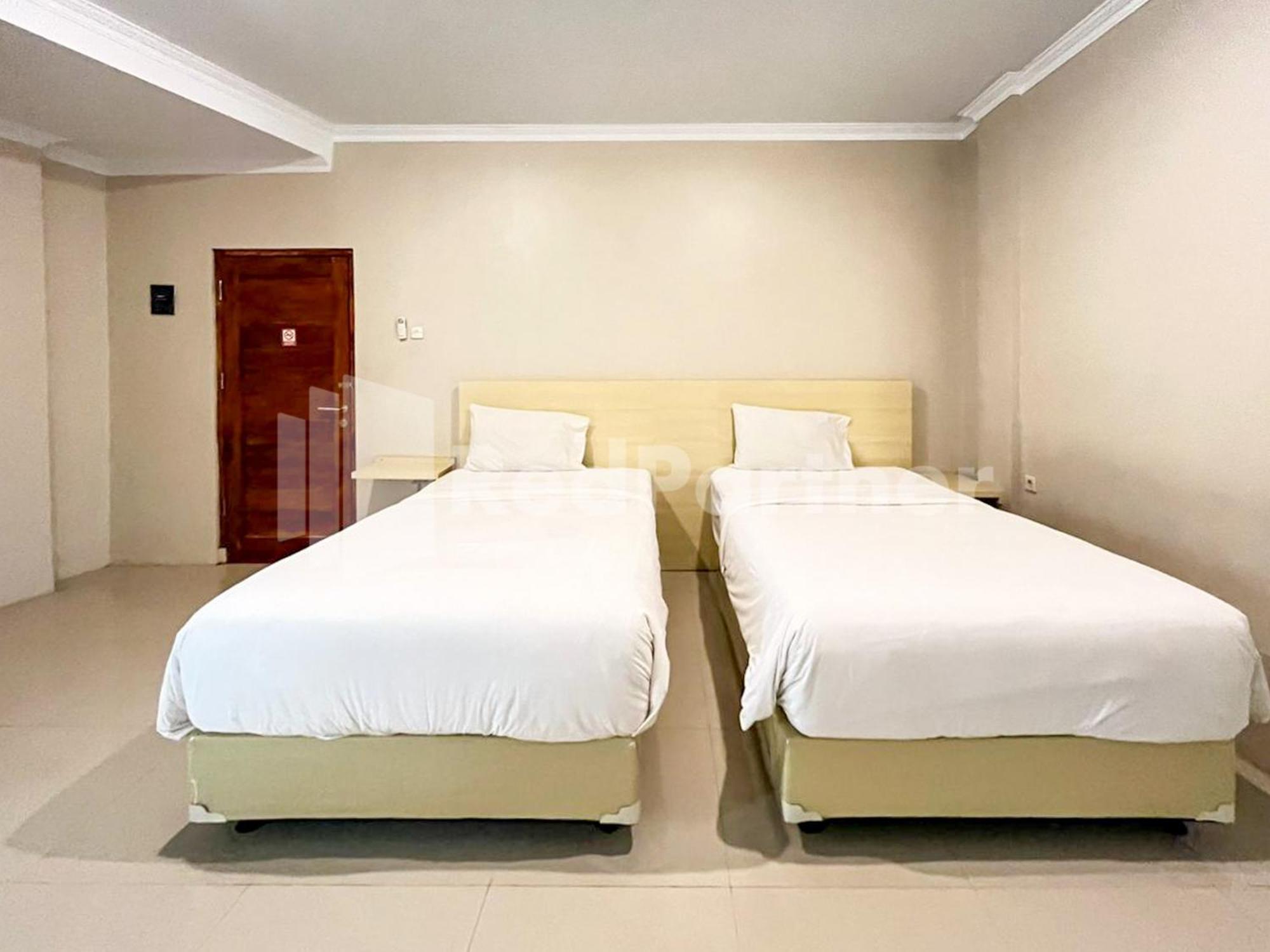 Hotel Andono Near Yia Mitra Reddoorz Temon Exterior photo
