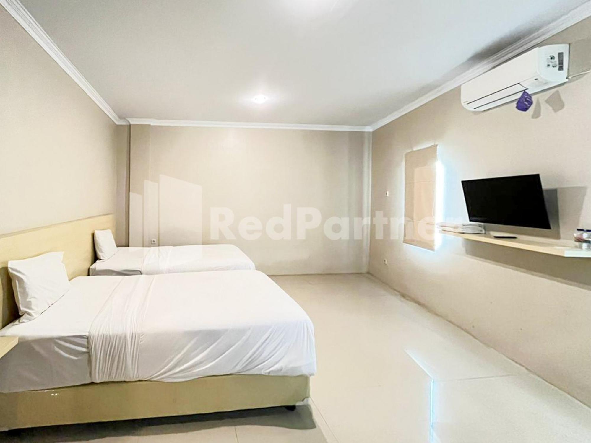 Hotel Andono Near Yia Mitra Reddoorz Temon Exterior photo